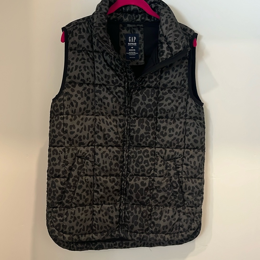 GAP Recycled Puffer Long Animal Print Vest